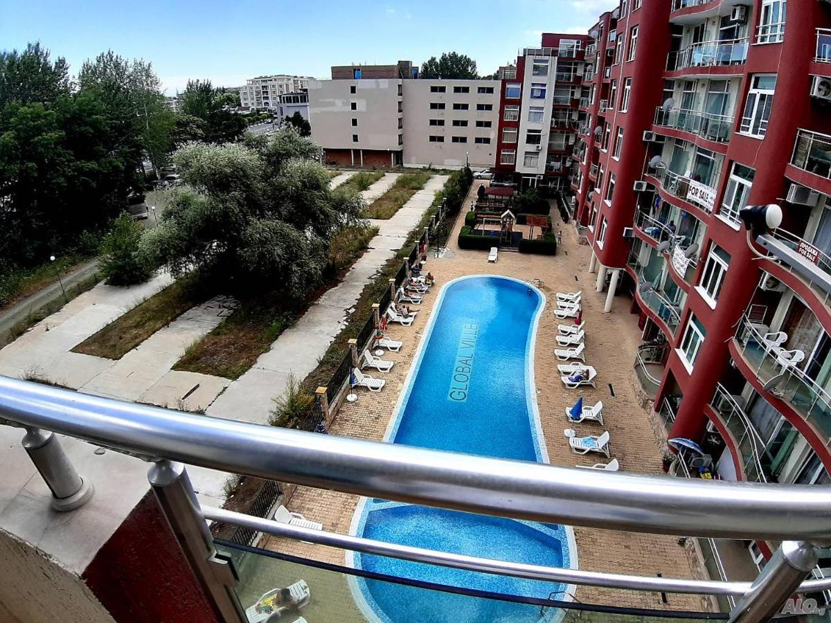 Глобал Вил Pantai Sunny Bagian luar foto